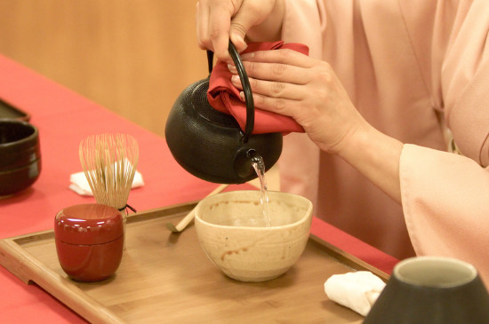 女人喝茶要行扣茶禮嗎，叩茶禮女士能用嗎？