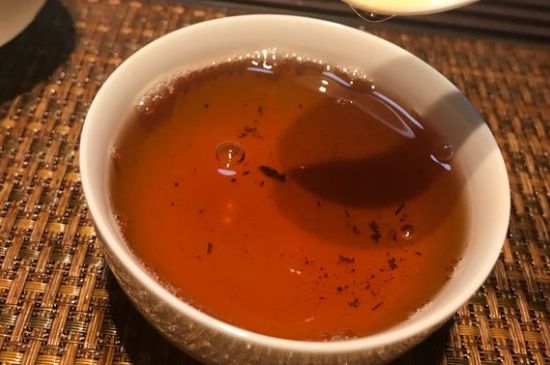 大紅袍第一泡要倒掉嗎，洗茶水需倒掉但第一泡出湯