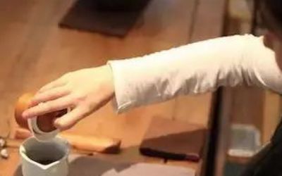 三才蓋碗的正確拿法，三才蓋碗抓碗法圖解