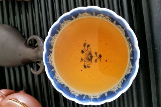 大紅袍第一泡要倒掉嗎，洗茶水需倒掉但第一泡出湯