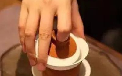 三才蓋碗的正確拿法，三才蓋碗抓碗法圖解