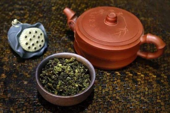 泡大紅袍、肉桂和水仙可以用一個(gè)紫砂壺嗎，可以摻一起沖泡么？