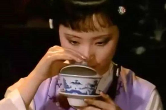 女士喝茶優(yōu)雅姿勢，女士正確喝茶姿勢禮儀