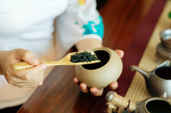 女人喝茶要行扣茶禮嗎，叩茶禮女士能用嗎？