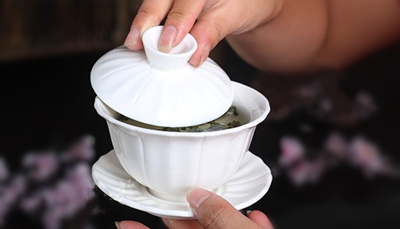 三才蓋碗的正確拿法，三才蓋碗抓碗法圖解