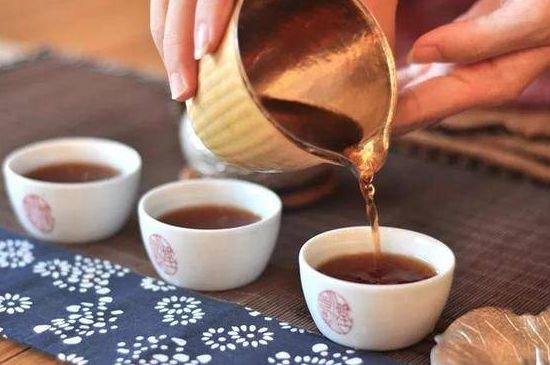 喝茶茶桌上的禮儀有哪些，泡茶待客十大禮儀不可不做！
