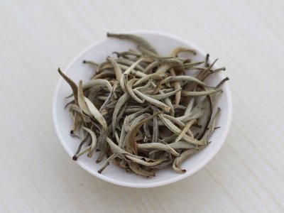 白茶品質(zhì)如何區(qū)分，白茶的優(yōu)劣質(zhì)量辨別方法