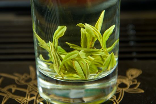 安吉白茶冷藏好還是冷凍好？這個需要根據存放時間來選擇