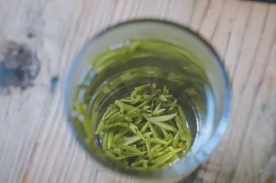 泡好的茶水放冰箱能保存多久，泡好的茶冷藏放多久？