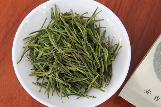 安吉白茶冷藏好還是冷凍好？這個需要根據存放時間來選擇