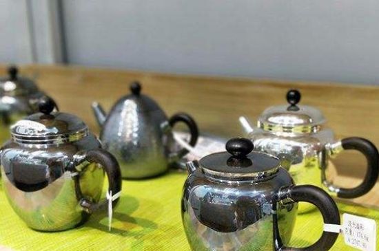 銀壺?zé)笏镉泻谏臇|西，為什么銀壺里有黑點(diǎn)
