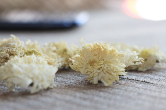 菊花茶買小朵還是大朵，泡茶用的小菊花和大菊花哪個好