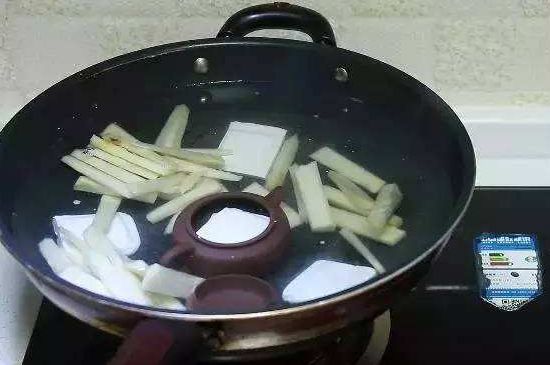 開壺放豆腐是錯(cuò)誤的，新買的紫砂壺正確開壺建議