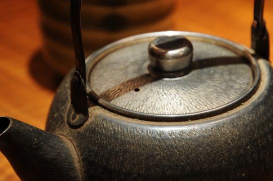 日本鐵壺怎么開壺，新鐵壺開壺方法