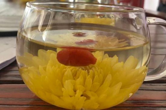 晚上可以喝菊花茶泡水嗎，睡覺前能不能喝菊花茶？