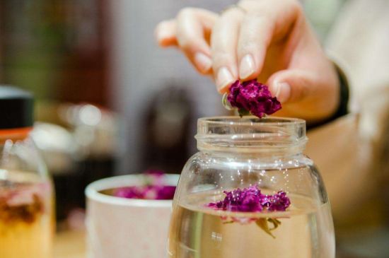 好玫瑰花茶多少錢一斤啊，玫瑰花茶價(jià)格多少錢合理？