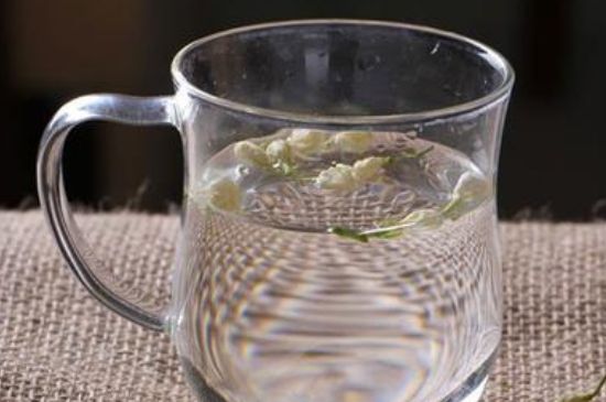 茉莉泡水禁忌，茉莉干花泡水的功效與禁忌