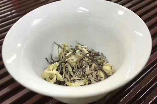 女孩喝茉莉茶的好處，茉莉茶葉的功效與禁忌