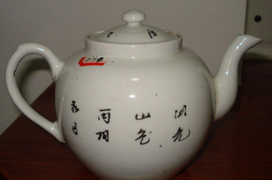 瓷壺適合泡什么茶，瓷器茶具喝什么茶好