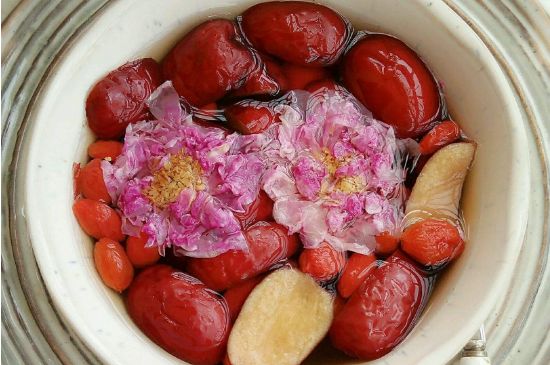 喝玫瑰花茶能祛斑嗎，玫瑰花茶有祛斑的功效嗎？