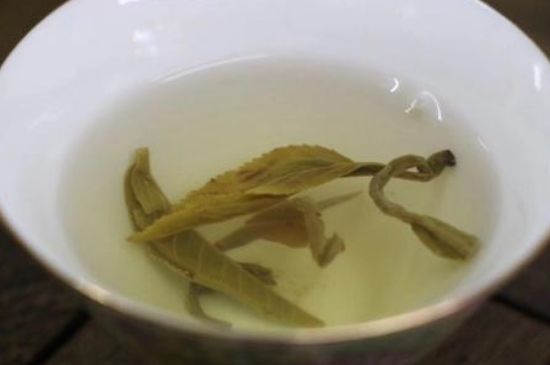 茉莉龍珠泡開后為什么都是梗，茉莉龍珠泡開后什么樣？