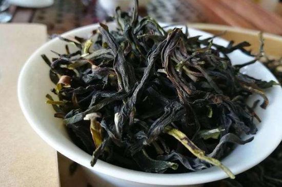 鴨屎香單叢雪片茶的特點，鳳凰雪片茶有什么特點？