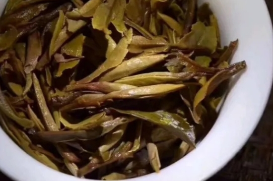 老白茶上火還是去火？夏季喝煮的老白茶會容易上火！