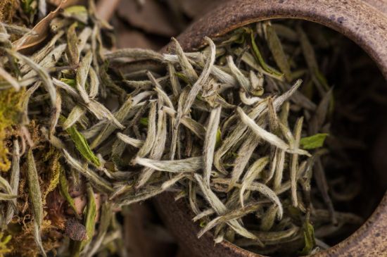 福鼎白茶要喝老的嗎，為什么喝白茶要喝老茶存新茶？