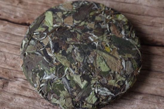 怎么撬老白茶茶餅不容易碎，福鼎白茶如何撬茶方法