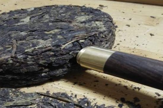 伏茶里的金花是黃曲霉素嗎，金花茯茶里的是什么菌