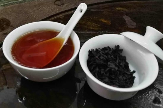 肉桂茶和大紅袍哪個貴，武夷山肉桂與大紅袍的價格比較