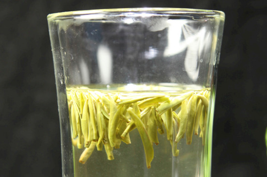 竹葉青茶泡不立起來(lái)怎么回事，竹葉青茶怎么泡立起來(lái)