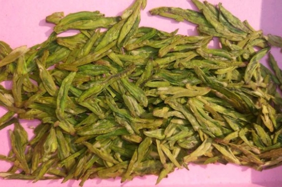 西湖龍井新茶和陳茶的區(qū)別，怎么區(qū)分龍井新茶和舊茶？