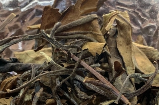 老白茶上火還是去火？夏季喝煮的老白茶會容易上火！