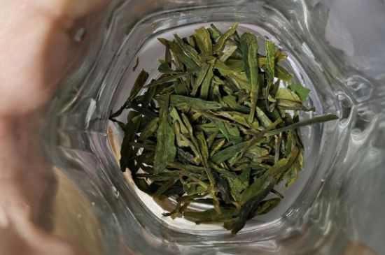 龍井茶放二年了能喝嗎，過期龍井茶的妙用！
