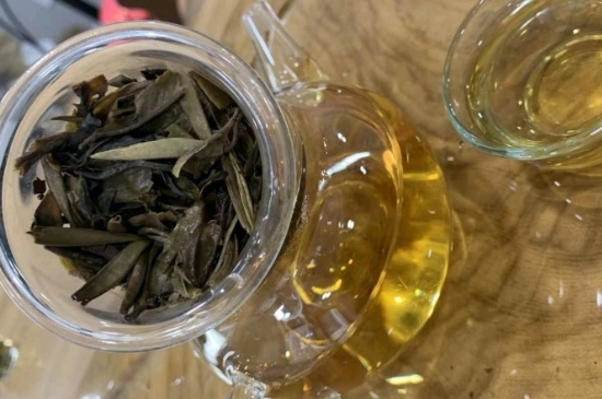 白茶三年為藥七年為寶的原理，為什么說一年茶三年藥七年寶？