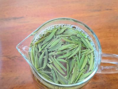 竹葉青和毛尖的區(qū)別，竹葉青和信陽(yáng)毛尖哪個(gè)好？