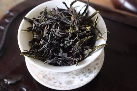 鴨屎香單叢雪片茶的特點，鳳凰雪片茶有什么特點？