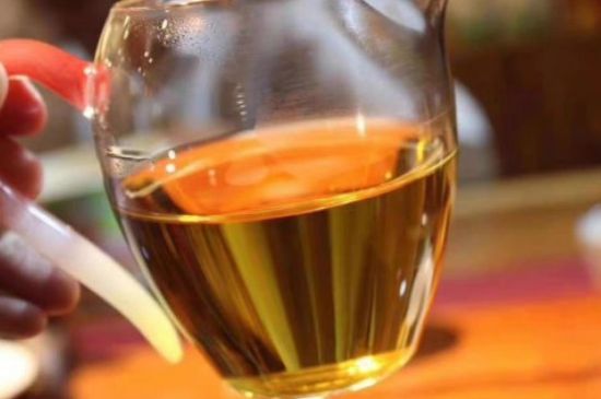 女人晚上喝紅茶好嗎，女人紅茶啥時候喝最好？