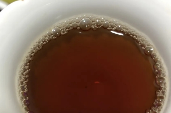 老白茶上火還是去火？夏季喝煮的老白茶會容易上火！