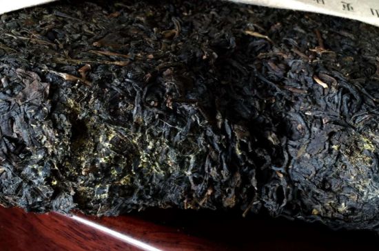 伏茶里的金花是黃曲霉素嗎，金花茯茶里的是什么菌