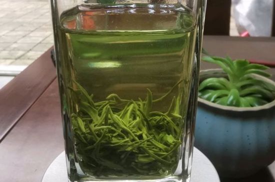 綠茶放了三年還能喝嗎，綠茶放久了喝了會(huì)怎樣