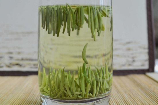 雀舌和竹葉青的區(qū)別，雀舌對比竹葉青圖片